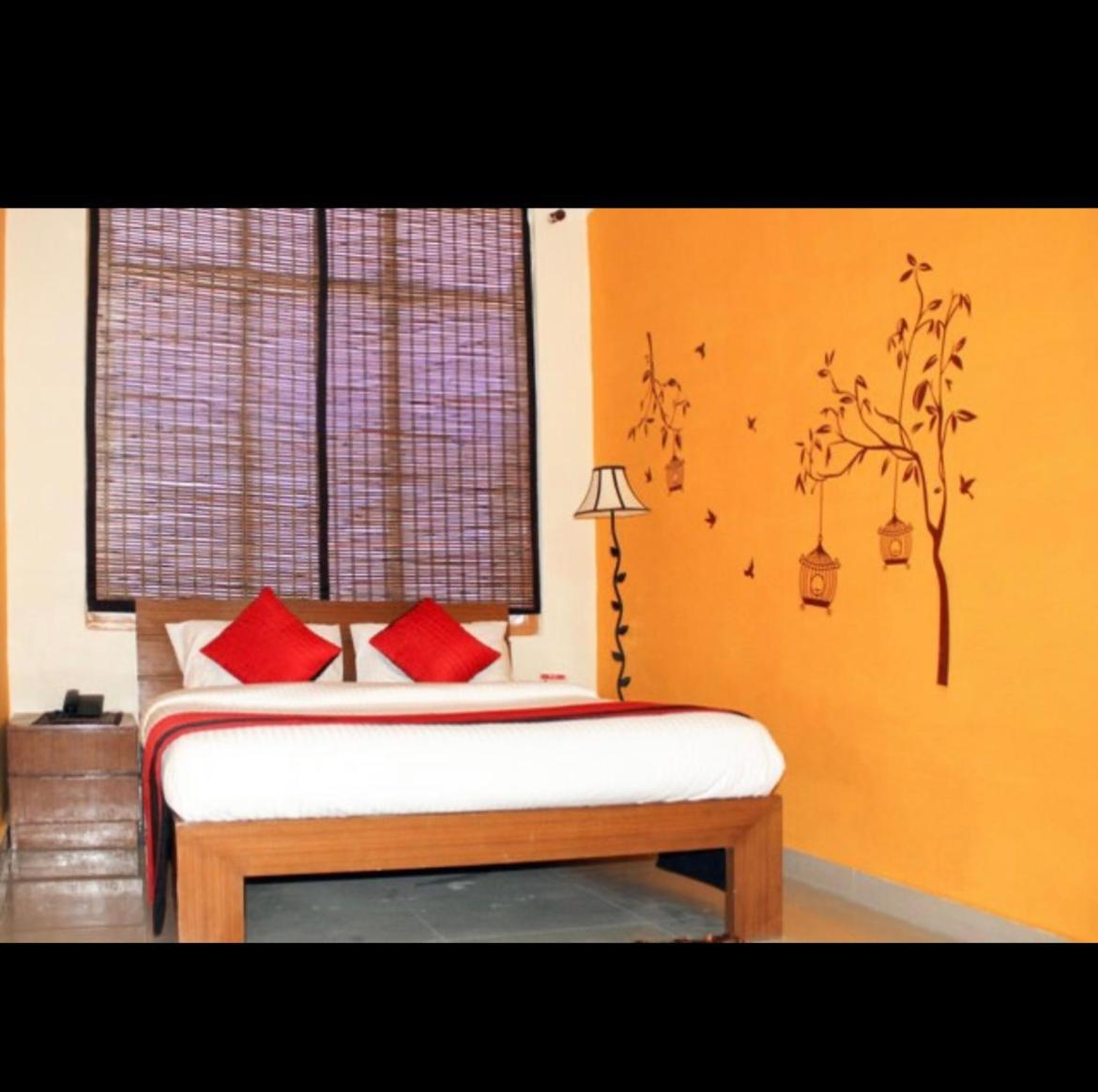 Hotel Samrat Neemrana Esterno foto