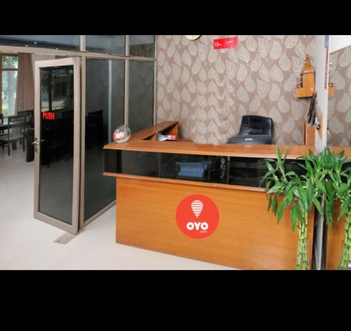 Hotel Samrat Neemrana Esterno foto